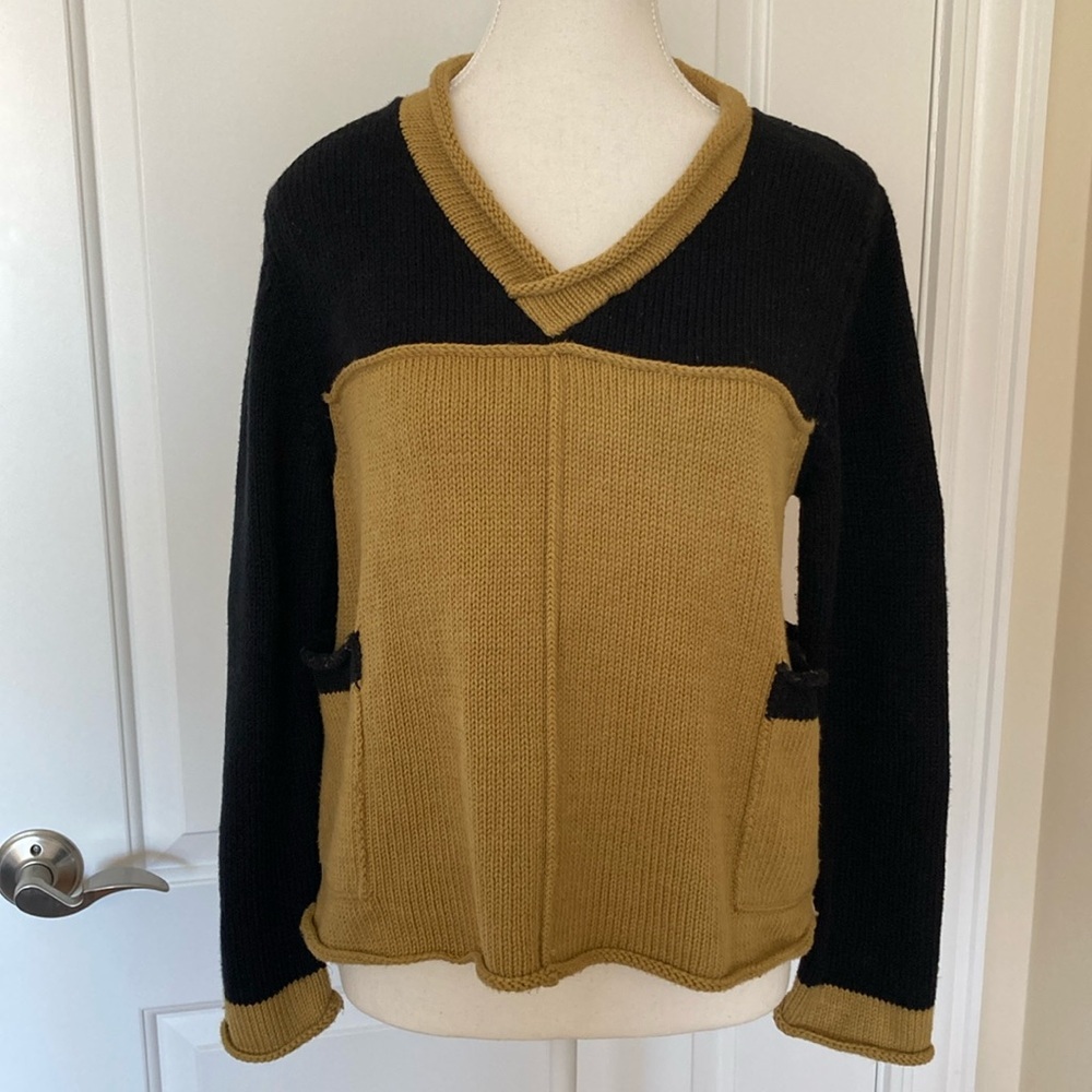 Pure HANDKNIT Color Block Women's Sweater with Buttoned Pockets Size S/M